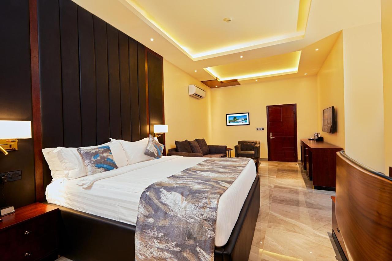 The Yacht Hotel Sea Front Lekki Phase 1 Lagos Exteriör bild