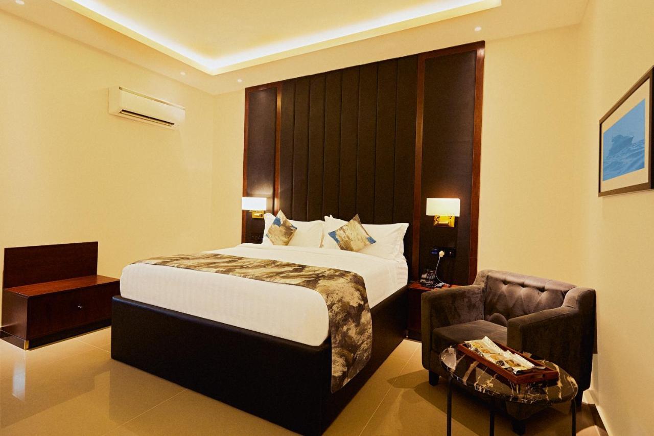 The Yacht Hotel Sea Front Lekki Phase 1 Lagos Exteriör bild