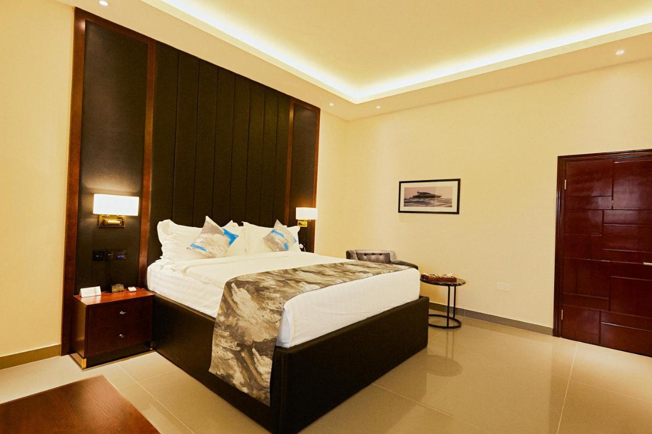 The Yacht Hotel Sea Front Lekki Phase 1 Lagos Exteriör bild